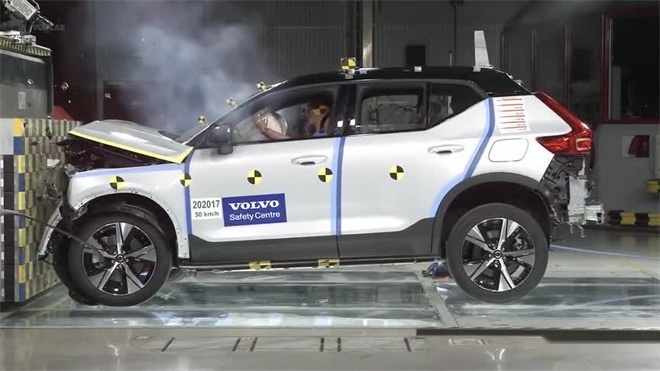 沃尔沃发布首款MPV EM90，重新定义豪华