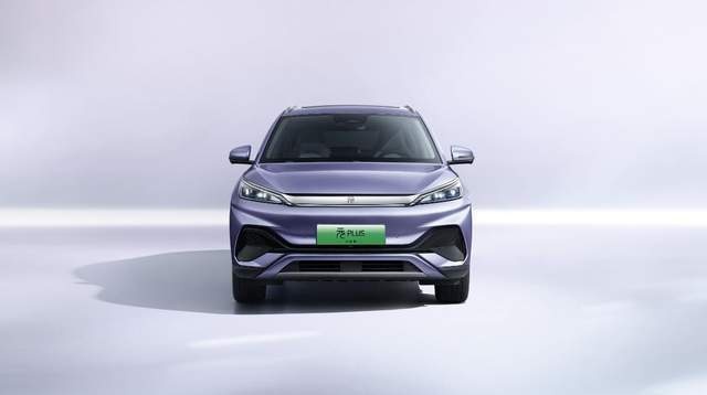 哪吒X和比亚迪元PLUS，谁才是更适合入手的10万级新能源SUV？