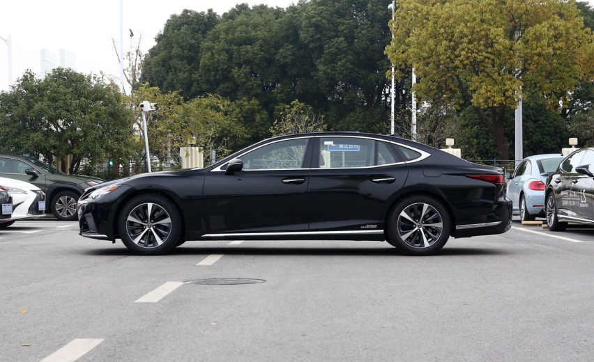雷克萨斯终于放下身价，长超5米2配V6引擎，LS降11万“欲”亲民