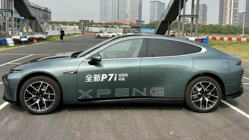 别被24.99万起的价格劝退，小鹏P7i的智能化真的值这个价？