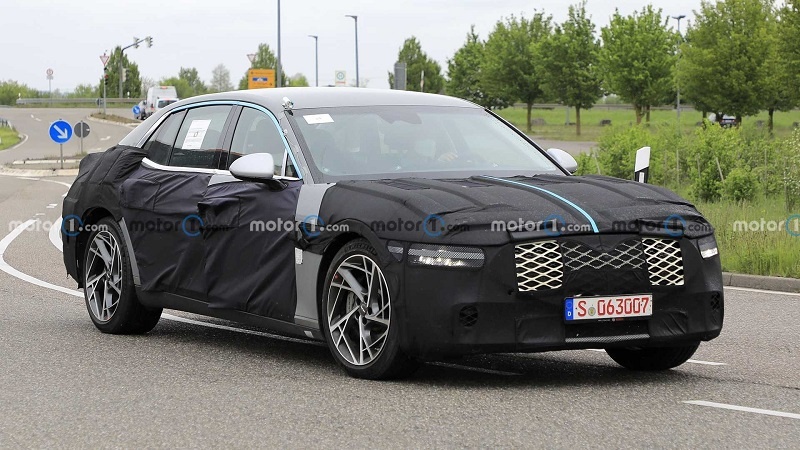 next-gen-genesis-g90-new-spy-photo-front-three-quarters (1).jpg