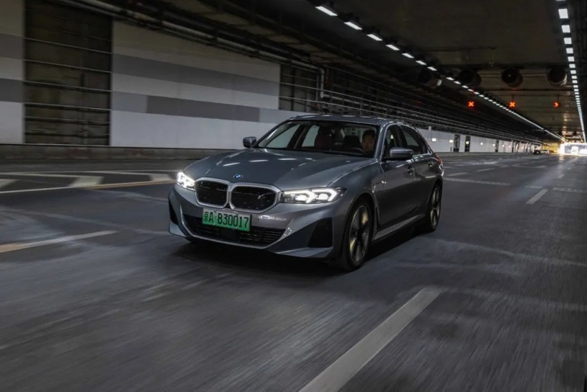 Cars01试驾丨给运动加点“电”——试驾华晨宝马i3