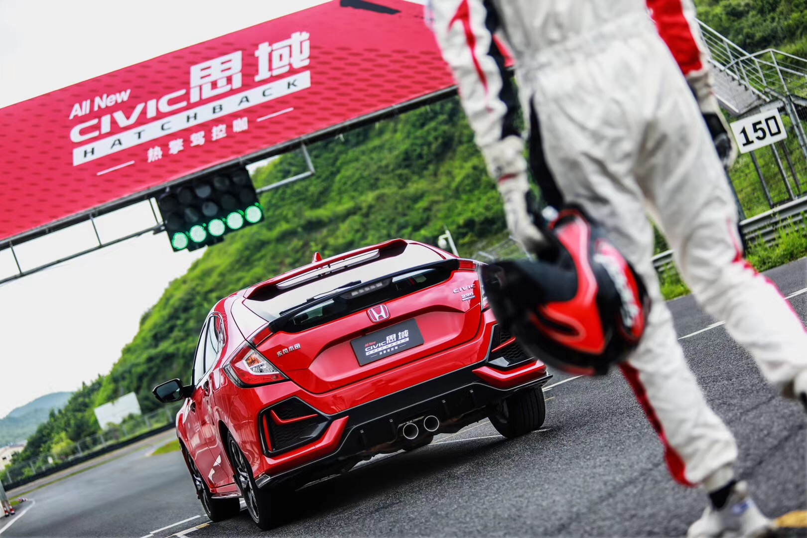 ԇ�{ȫ��CIVIC˼��Hatchback���\��DNA�Ă���