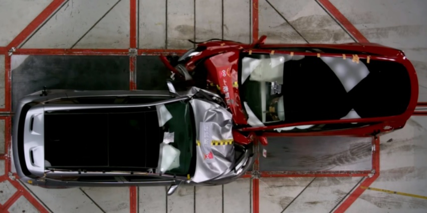 手握30万，选极狐阿尔法T还是特斯拉Model Y？