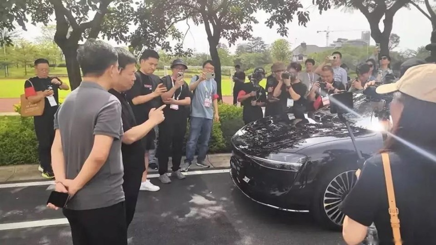 怪不得能赢奔驰，享界S9偷师劳斯莱斯，只差车尾就完美？