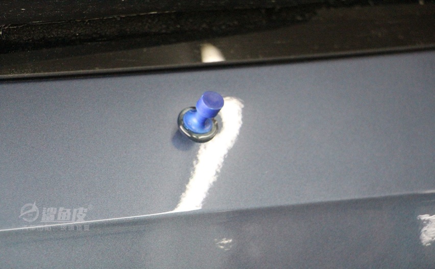 汽车车门小凹陷处理妙招，小凹陷千万别弄钣金