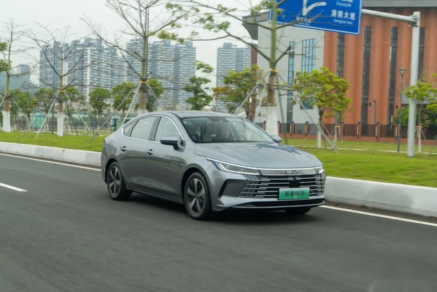 平顺有力省油的自主品牌“卡罗拉”？实测比亚迪海洋系列首款车型