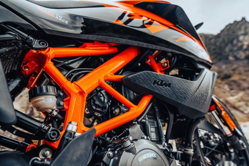 钢丝轮毂更野，2023款KTM390 ADV海外亮相