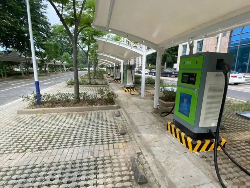 充电服务费暴涨，电动车买得起开不起？谁在贩卖焦虑？