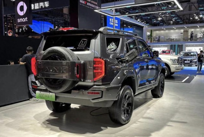又帅又能打的中大型越野SUV 坦克400 Hi4-T预售价28.5万元