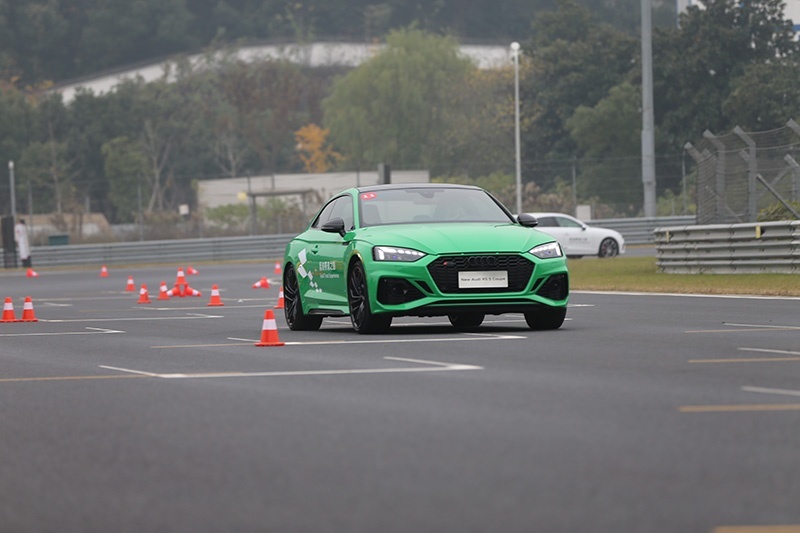 西装雅痞：赛道体验奥迪RS5，奥迪RS4