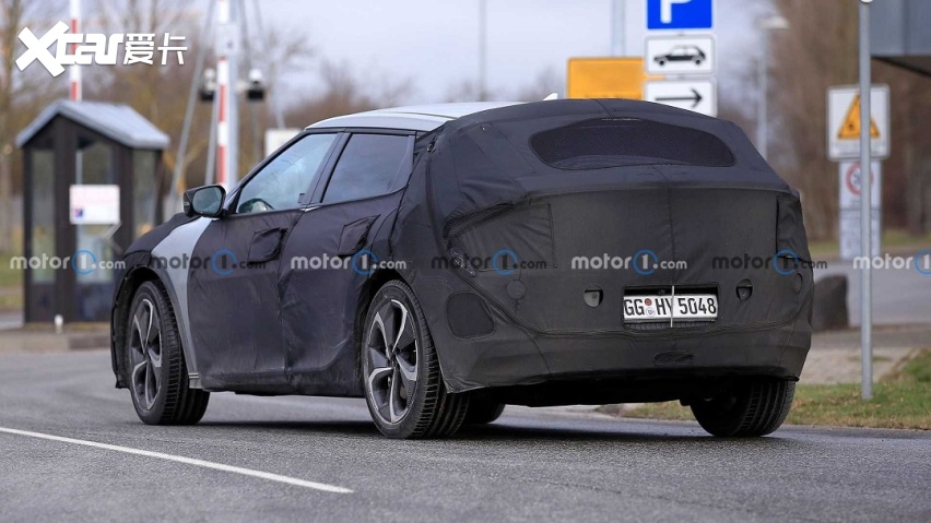 kia-ev-crossover-new-spy-photo-rear-three-quarters.jpg