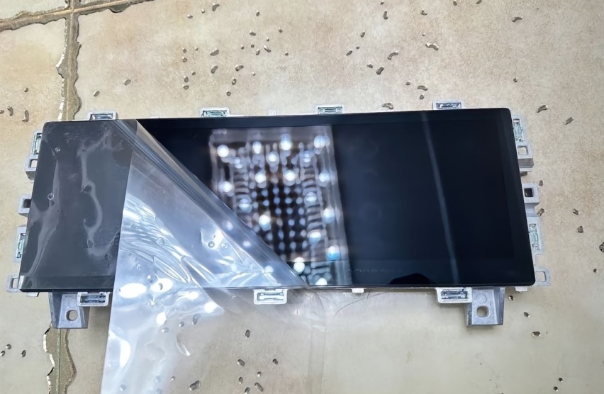 新一代迈腾B9实车曝光，配贯穿尾灯+三大屏，或换奥迪A8L同款2.0T