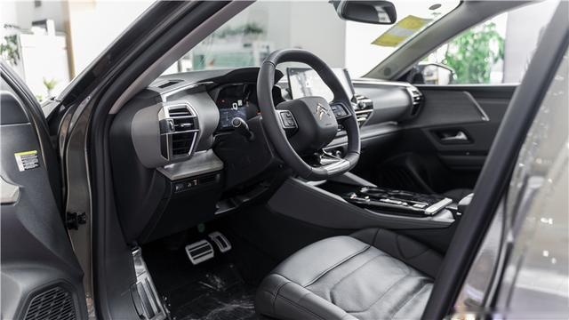 探店凡尔赛C5 X：预售14.37万起，一台设计惊艳的车
