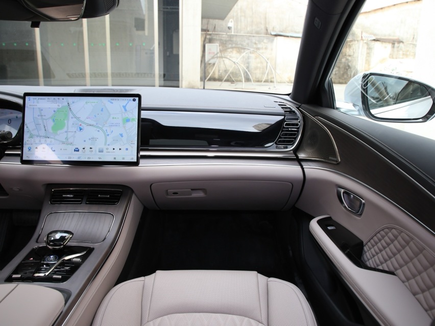 汉DM-i荣耀版对比雅阁e:PHEV，你更喜欢哪一款？