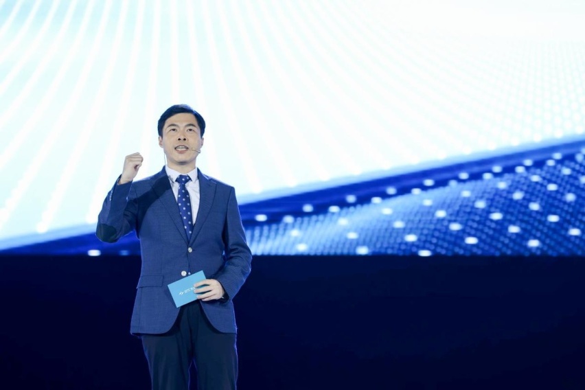 书写中高级轿跑新篇章 15.96万元起 eπ007正式上市