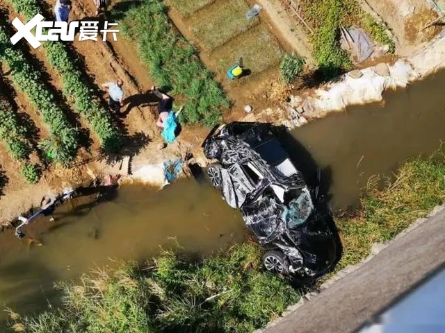 掉下高架的WEY VV7：安全除了靠意识，车也很关键