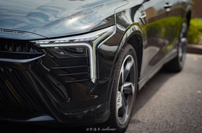 大学毕业买什么车？奔腾B70S不容错过，不到13万就有2.0T