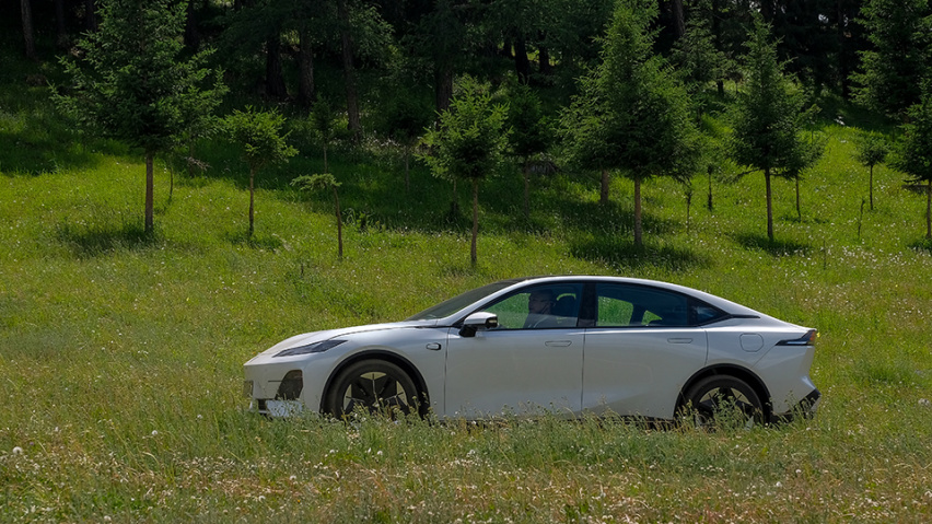 买Model 3觉得不放心？比亚迪海豹对比深蓝SL03，谁更惊艳