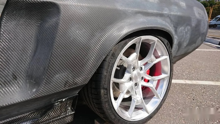 披着Mustang外壳的特斯拉Model S？840马力电动缝合怪来袭