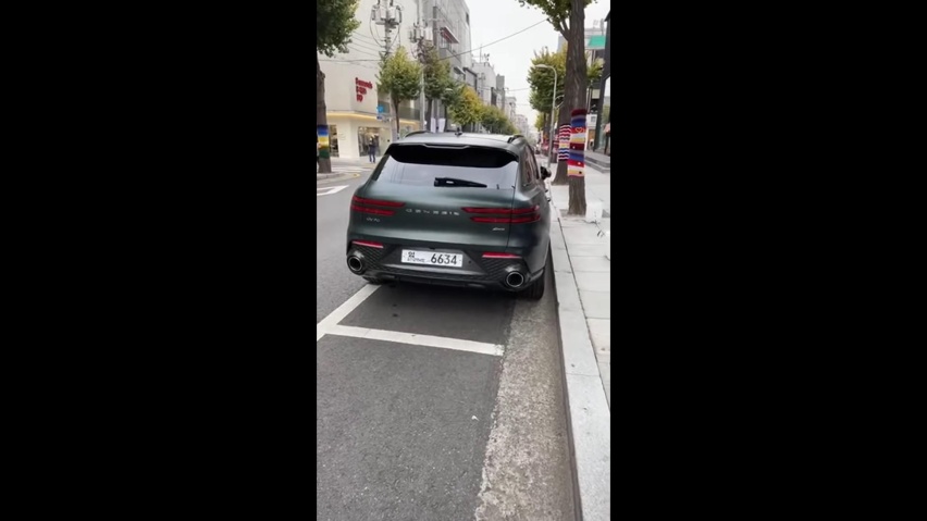 全新捷尼赛思GV70亮相韩国街头,造型太漂亮引市民直播分享