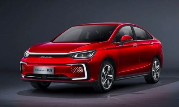 电动汽车海选：北汽新能源-EU5对比Aion S 、几何A