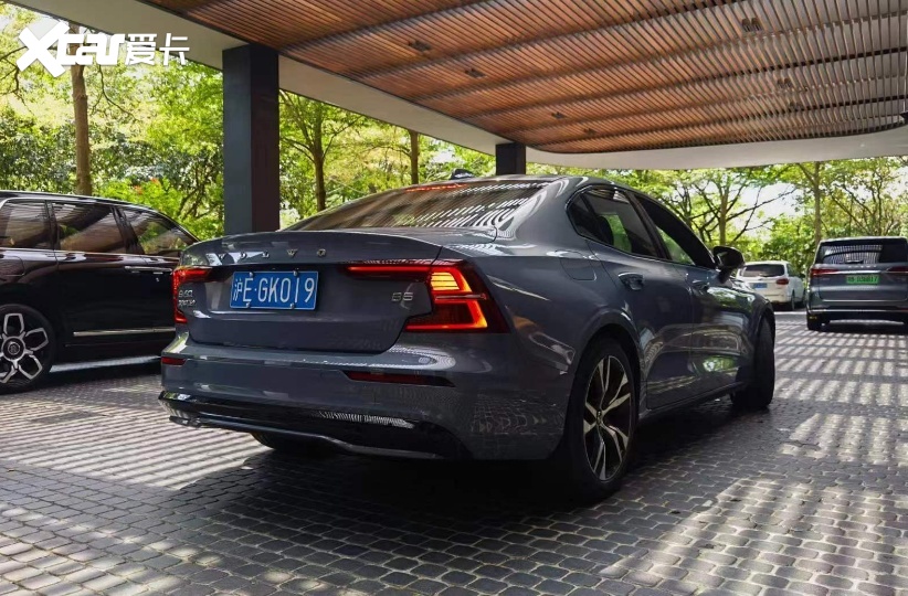 试驾沃尔沃新款S60：操控不输同级后驱，跑山劈弯很刺激