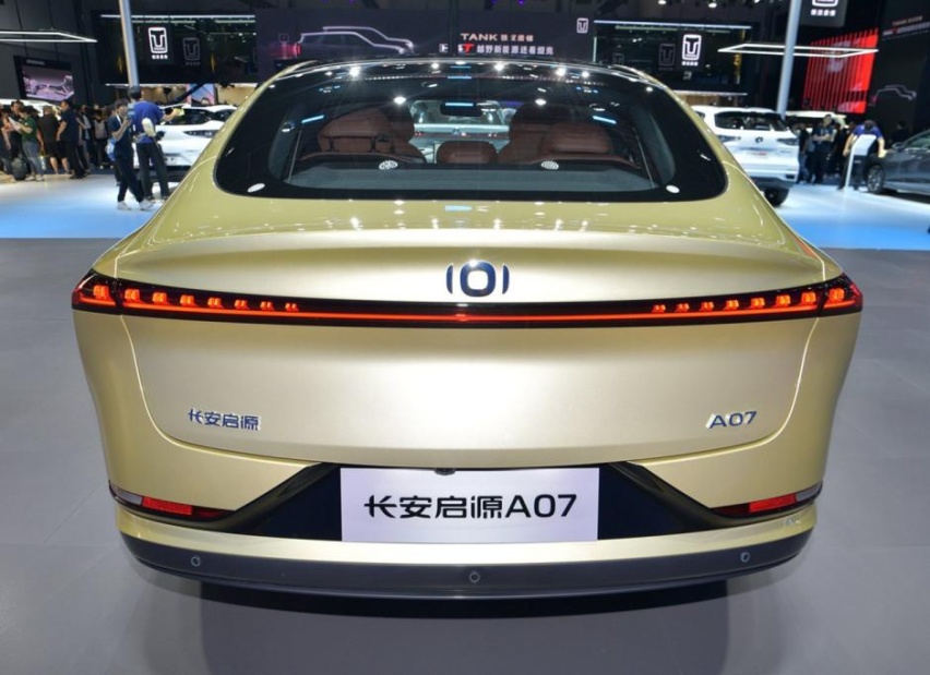 除了阿维塔和深蓝，长安再推出全新新能源车，启源A07吸引年轻人