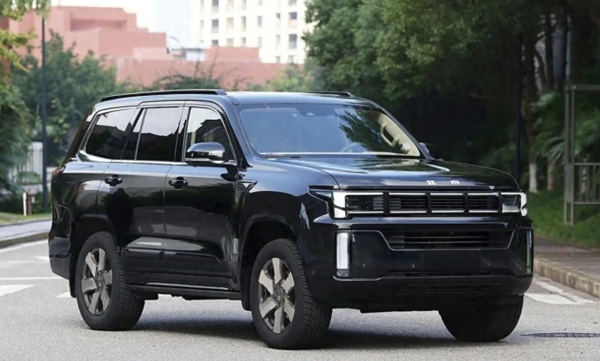 增程混动已经扩展到越野车！BJ60e 实车亮相，比燃油版更受欢迎