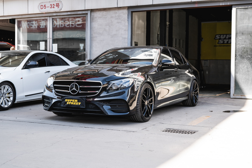 奔驰E级更换Brembo HP2000刹车片CZV打孔刹车盘