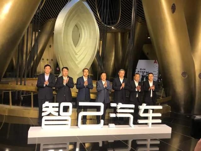上汽一号工程“智己汽车”筹资百亿，与浦东新区和阿里合作