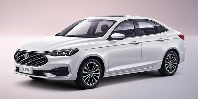 宝马更新X5，奥迪上市8款新RS，奔驰：是不是该我跟牌了？