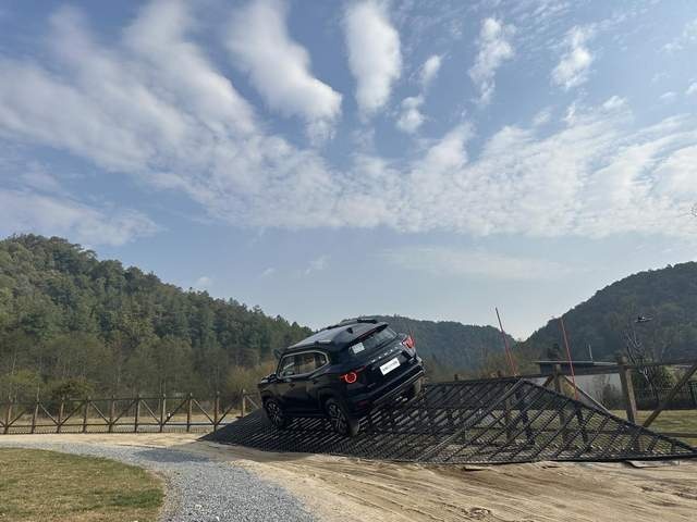 2.0T+智能四驱+差速锁，哈弗二代大狗越野表现如何呢？