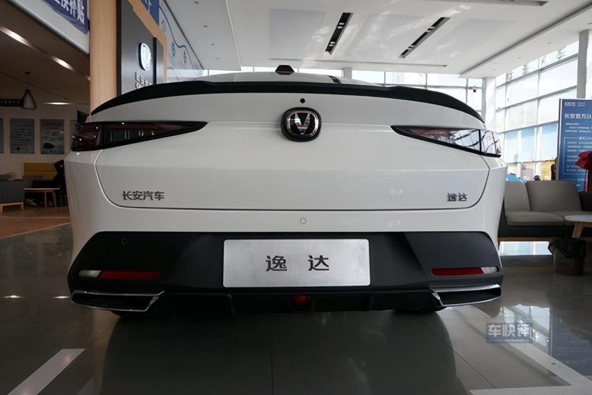 到店实拍长安逸达：不只是车身尺寸大，配置亮点确实不少