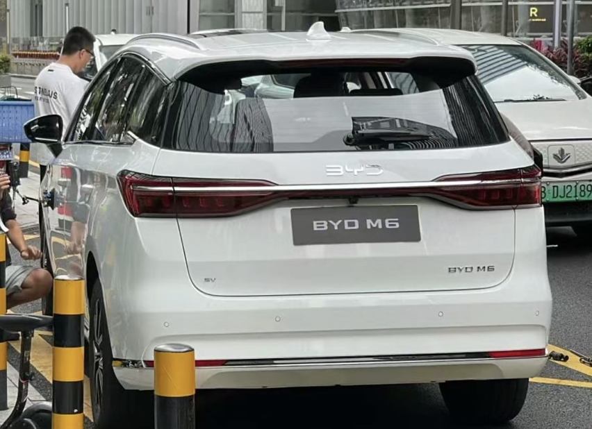 宋MAX“纯电版”曝光，定名M6，或为出口车