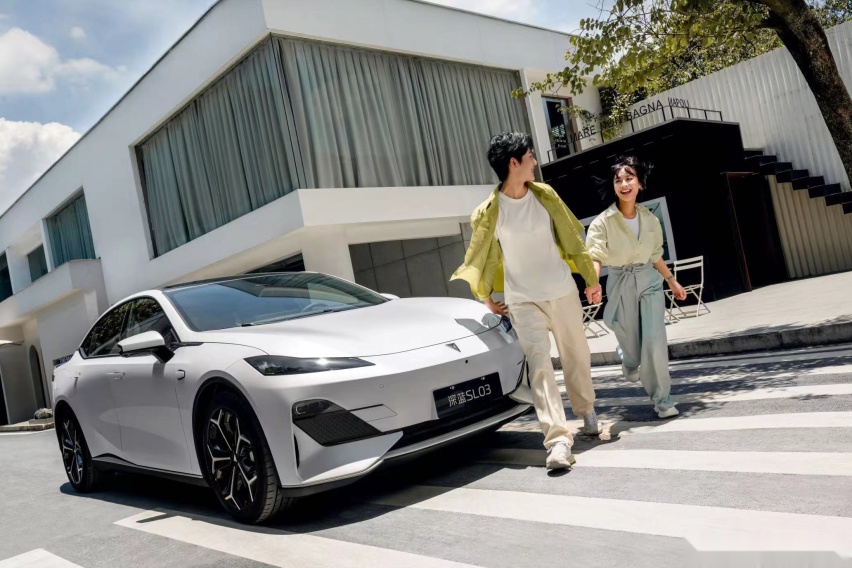 运动轿跑”新选择-2025款SL03焕新上市 售价区间为11.99万元