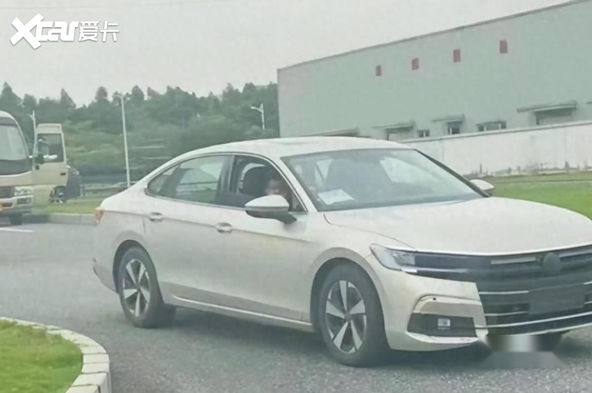 大众转型迫在眉睫！新一代迈腾曝光，或新增1.5T，内饰焕然一新