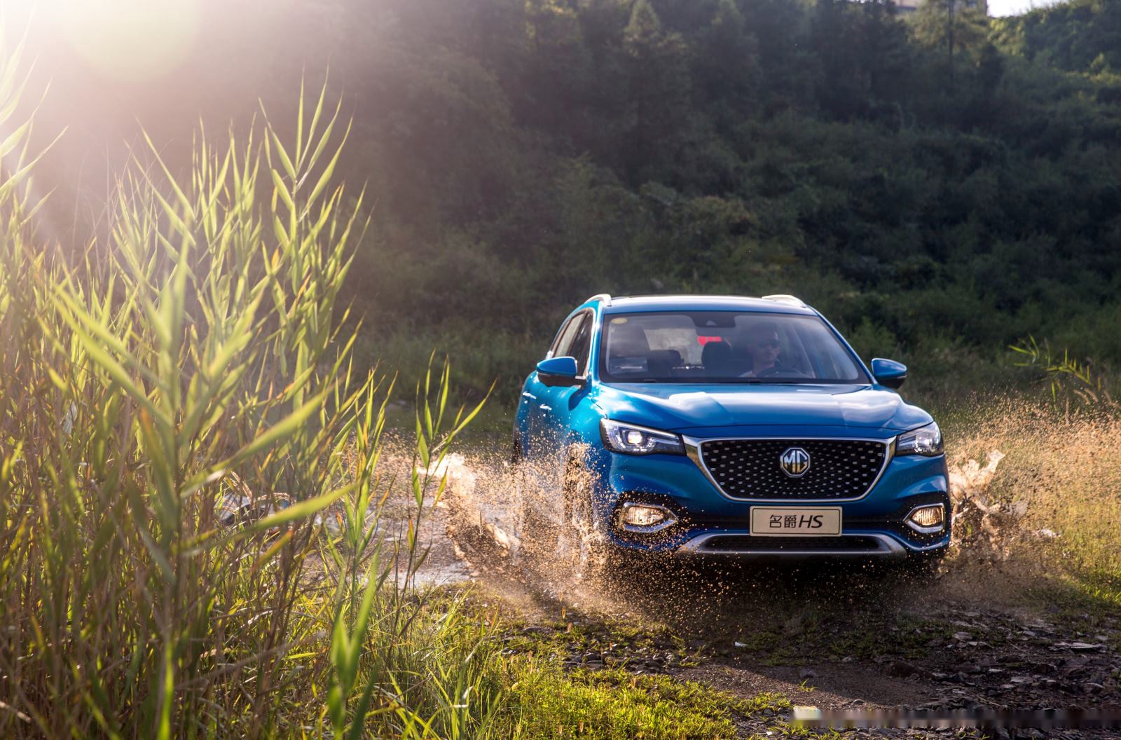 15万买紧凑型运动SUV，名爵HS和吉利星越怎么选？