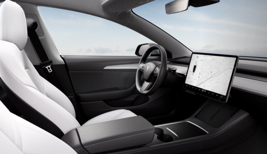 纯电轿车之争：欧拉闪电猫PK特斯拉Model 3，谁更胜一筹？