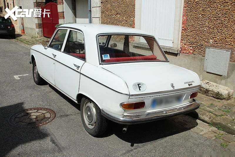 标致首款采用碟刹及前置前驱的小型车-标致204