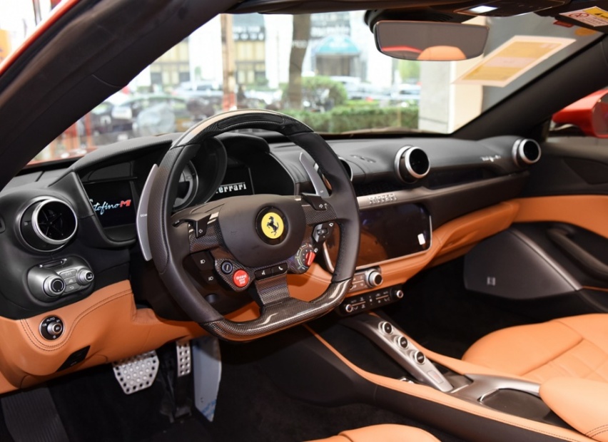 3.9T V8的数据绚丽夺目，法拉利的光环璀璨耀眼，Portofino