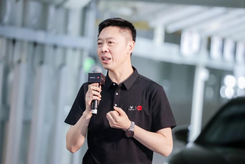 终于盼来了！华为加持 极狐阿尔法S全新HI版正式交付