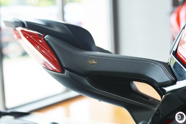 最便宜的MV奥古斯塔 Brutale 800 Rosso到店实拍