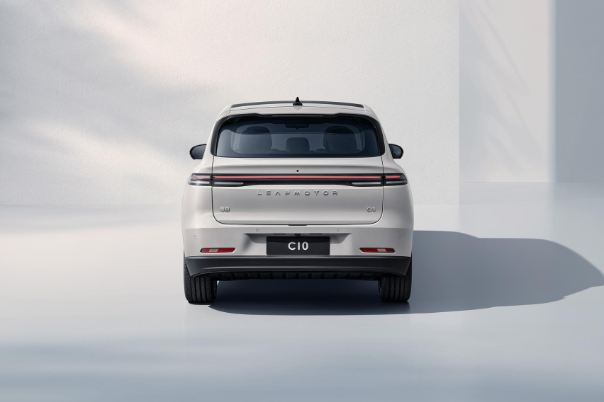 预售价15.18万元起，8295芯片，定位中型SUV，零跑C10正式开