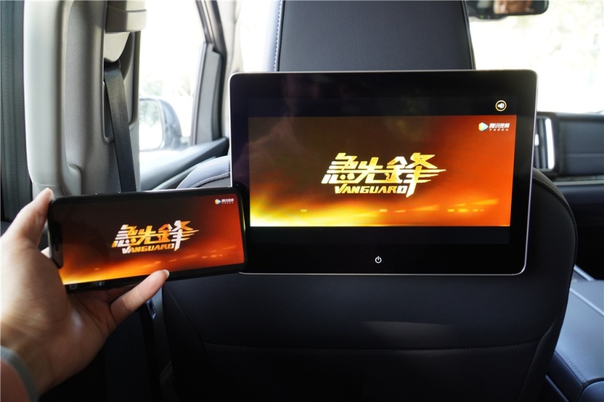 电子挡把+全液晶仪表盘 但试驾完这车我只想躺在二排！