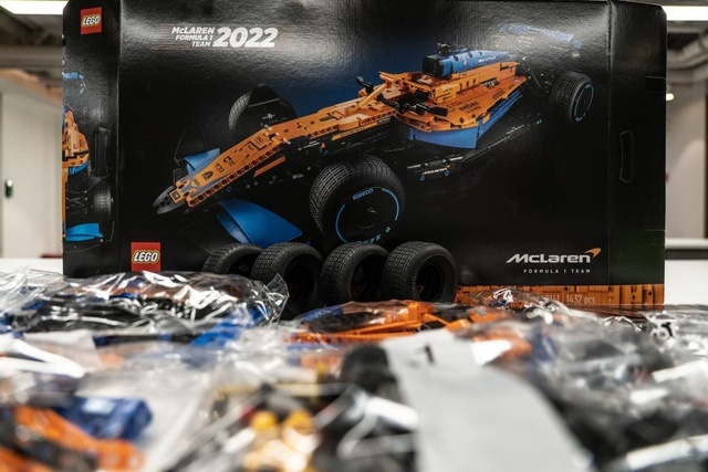 乐高&MCL36：赛道梦？我们可是专业的！
