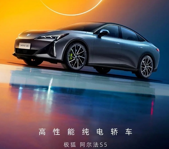 品牌的得意之作，这款极狐阿尔法S5如何，能否激起你的购车欲望