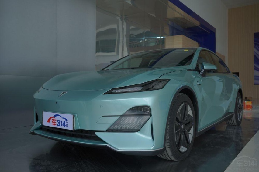 30万以下中型车，小鹏P7、长安深蓝SL03、海豹怎么选？