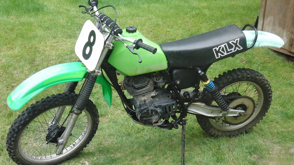 1979年klx 250其实在1979年川崎就推出了klx 250,其后陆续研发了多款