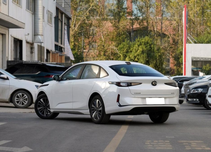 又一台挑战比亚迪秦PLUS DM-i的混动车，启源A05价格更低